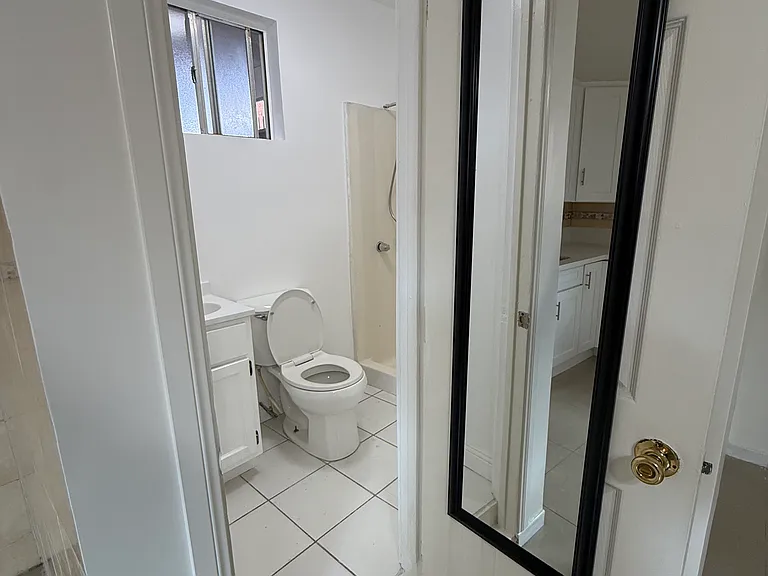 734 S Woods Ave — Photo 6