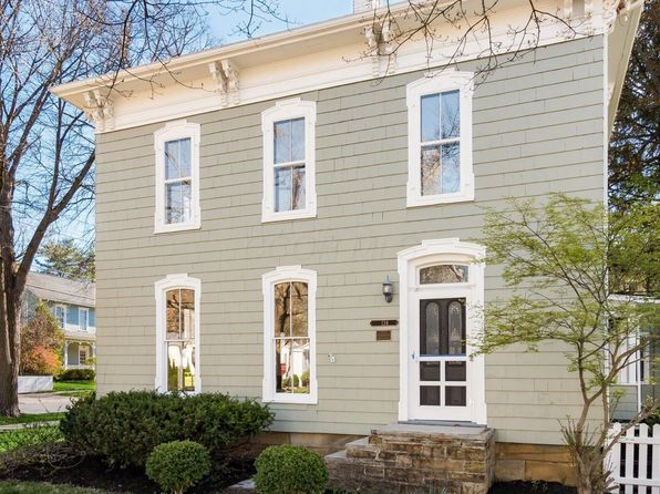 134 N Pearl St, Granville, OH 43023