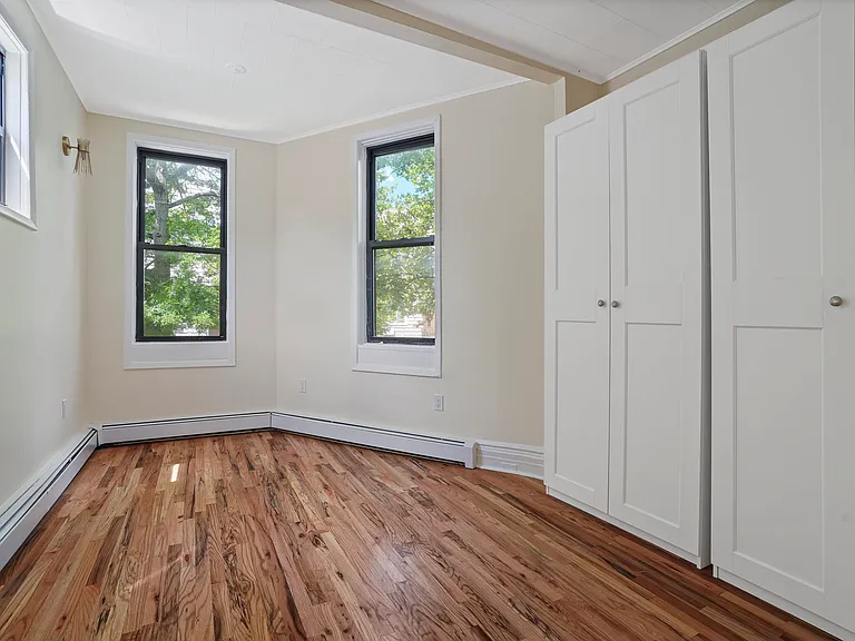 18 Russell St #2 — Photo 2