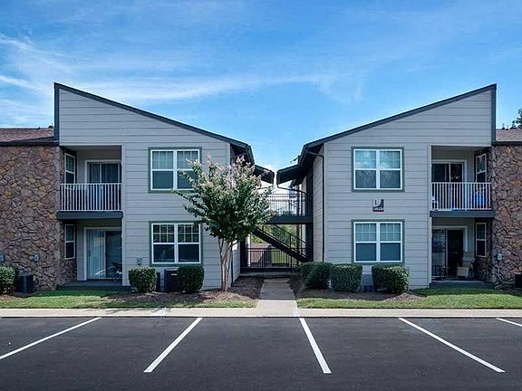 3rd image of 121 Hazelwood Dr #9