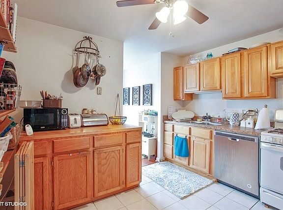 4th image of 4850 S Lake Park Ave APT 1911