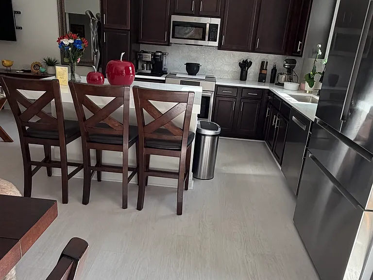 Waterside Cir — Photo 2