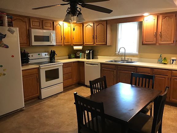 3rd image of 1110 Burgess St