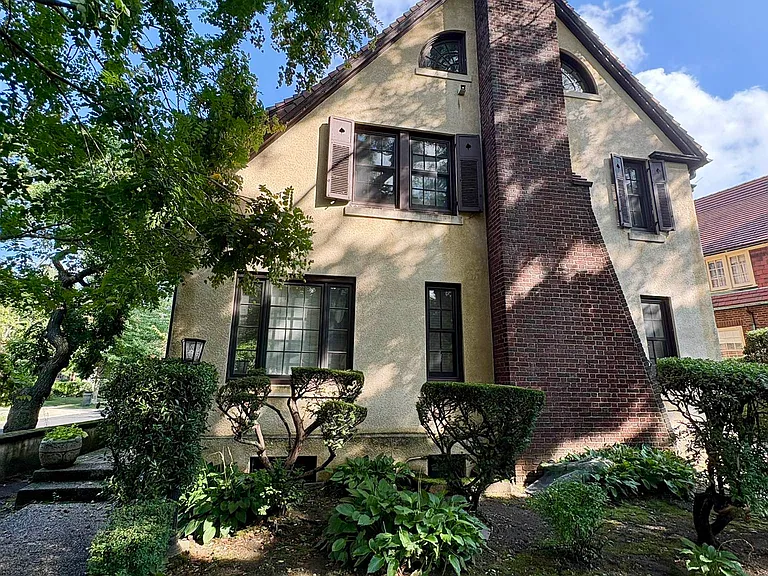 2 Ivy Close — Photo 2