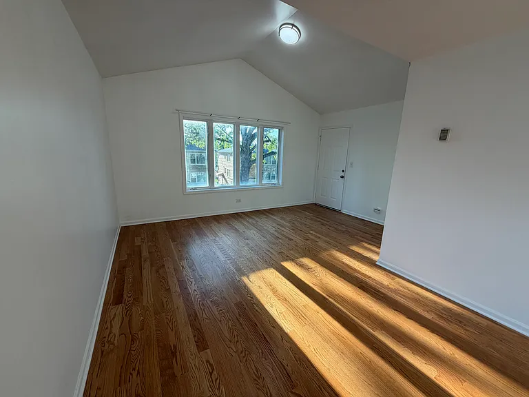 2833 N Auxplaines Ave #3 — Photo 5