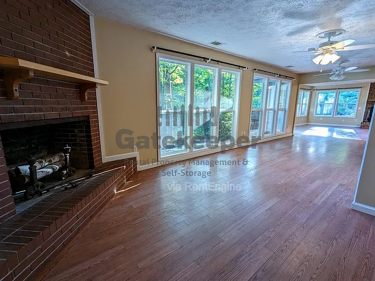 1096 Boone Rd — Photo 6