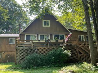124 Roundhill Rd, Dingmans Ferry, PA 18328