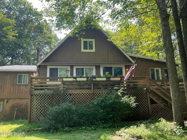 124 Roundhill Rd, Dingmans Ferry, PA 18328