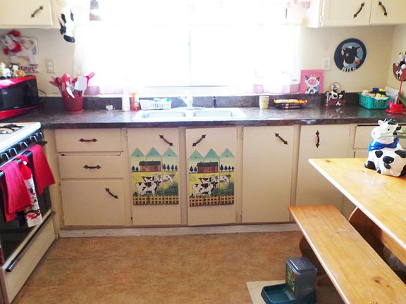 Eat-In Front Kitchen
