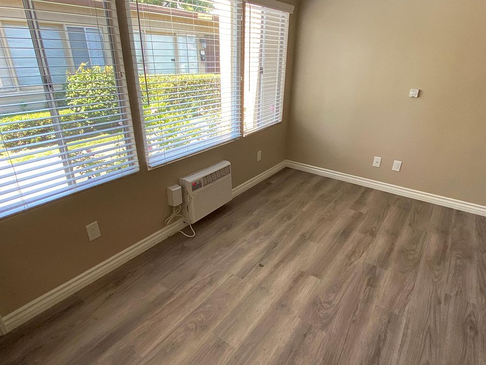 1st image of 423 S Lincoln Pl #F
