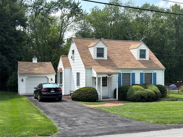 21 Kinderhook Drive, Poughkeepsie, NY 12603