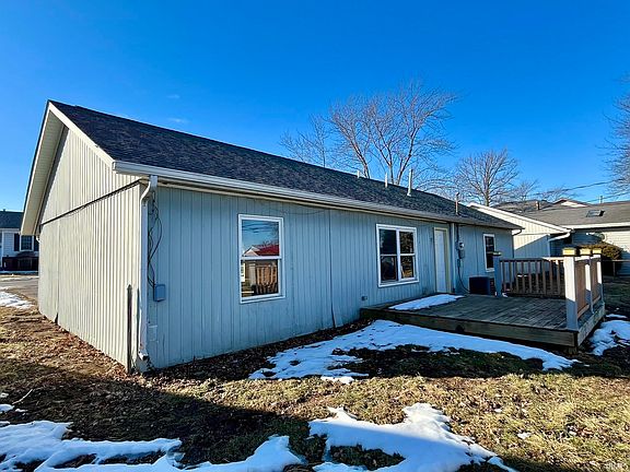 3rd image of 1149 Rosewood Dr