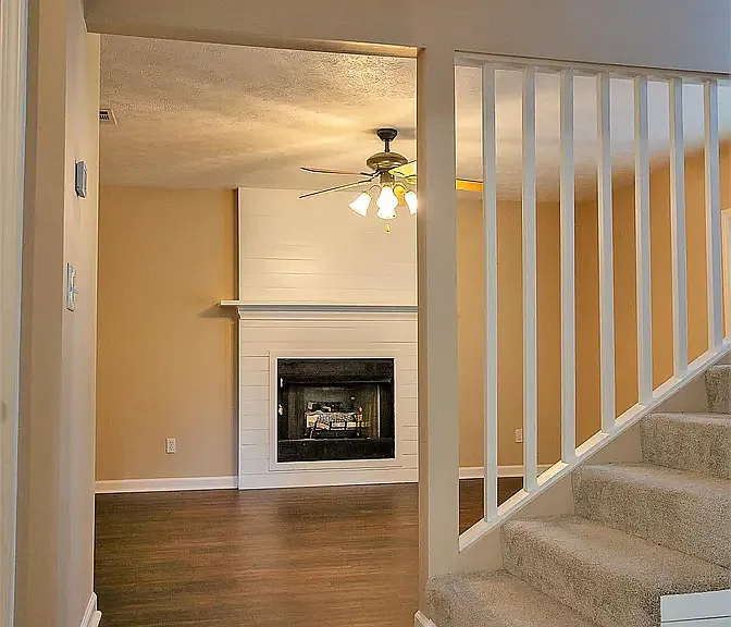 301 Lakeside Dr — Photo 8