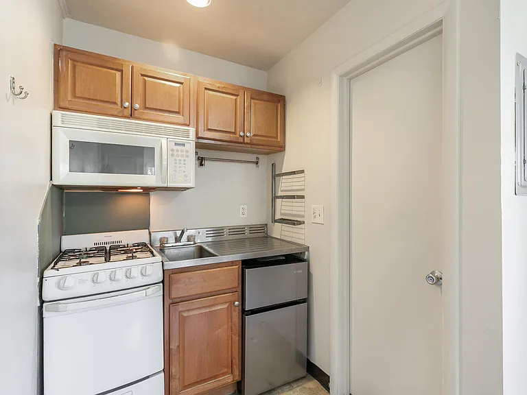 901 N Jasmine St — Photo 5