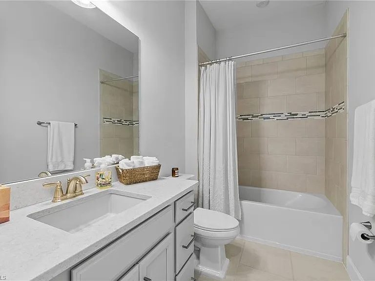 15345 Aprile St — Photo 22