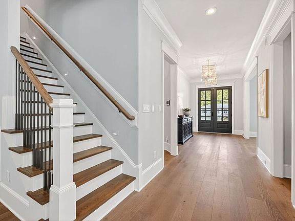 5th image of 3419 Edgemont Dr