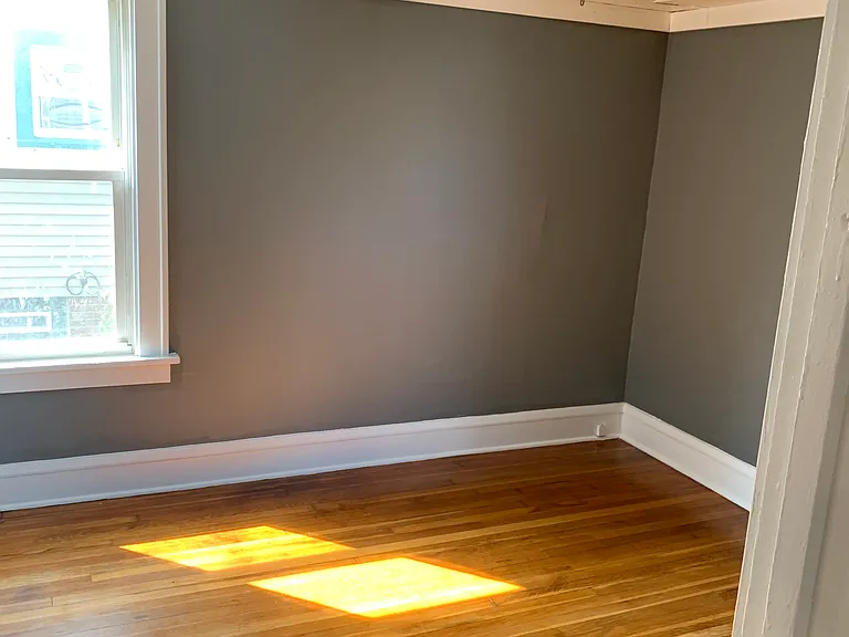 2074 Wyandotte Ave — Photo 8
