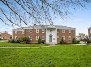 60 Robin Rd APT B1, West Hartford, CT 06119