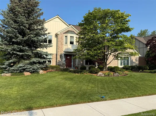 19239 Glen Eagles Dr, Livonia, MI 48152