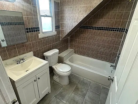 5 bed, $2,850 — Photo 4