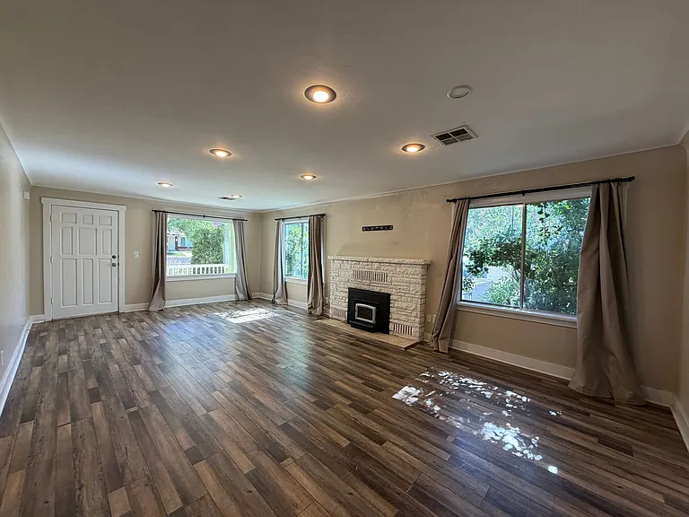 337 W 200 N — Photo 4