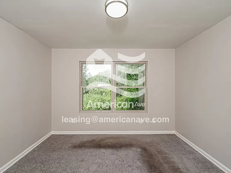1095453_006_main_bedroom_7.jpg