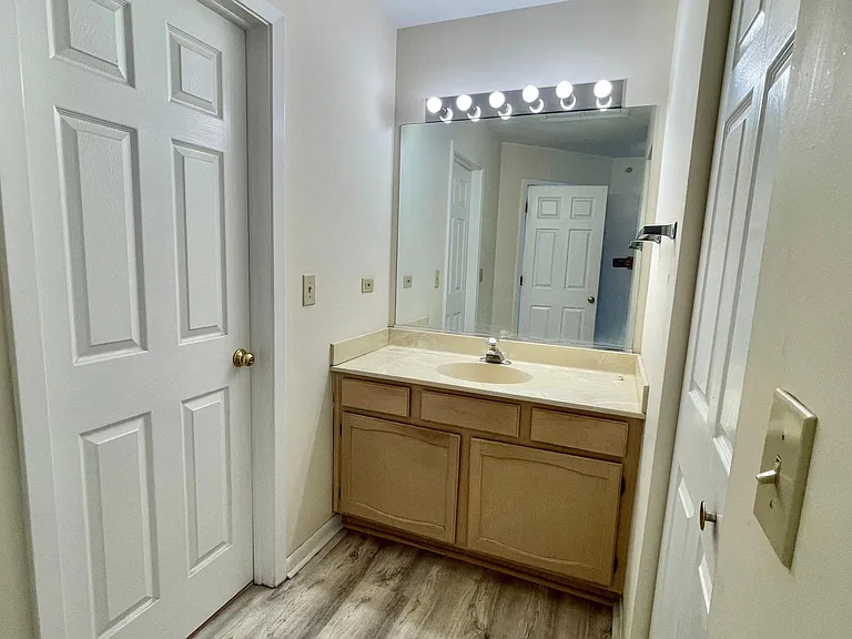 823 Addison Ave — Photo 21