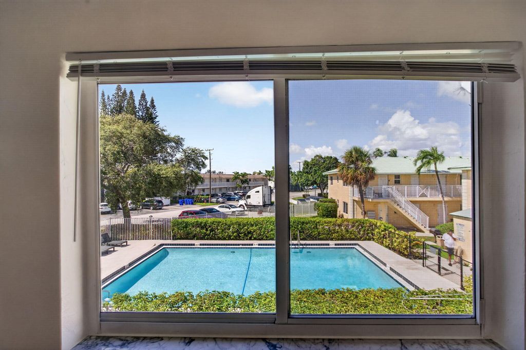 909 Pine Dr APT 9, Pompano Beach