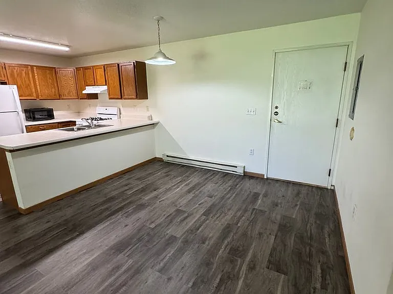 PIONEER BLUFF APARTMENTS — Photo 15