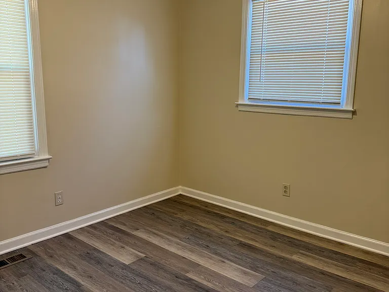 321 Orchard Ln — Photo 7