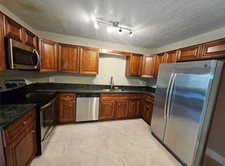 279 SW 8th St, Dania, FL 33004