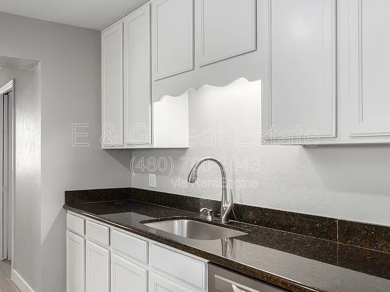 1332 N 71st St — Photo 16