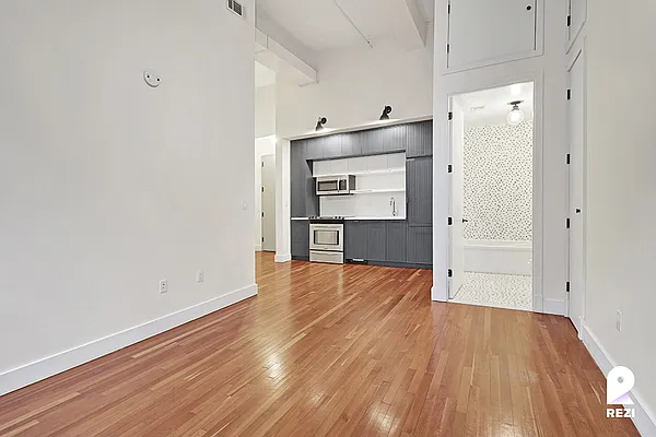 Rented by REZI | media 4