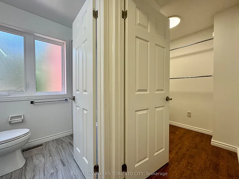 2052 Oak Bliss Cres — Photo 11