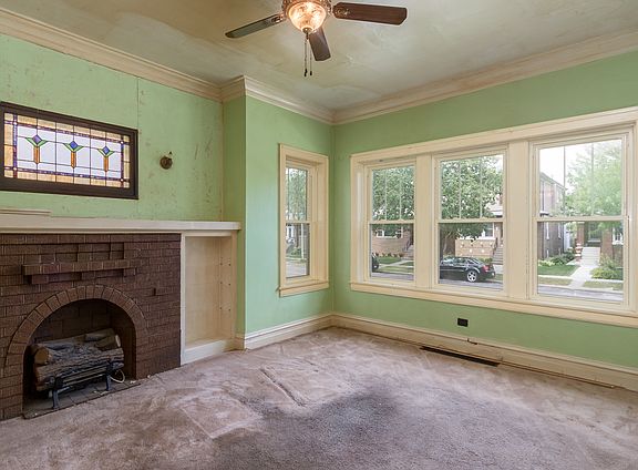 3rd image of 1032 N Taylor Ave