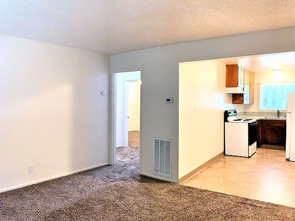 3rd image of 1030 N Court St APT 3