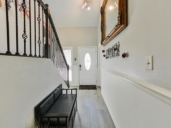 5th image of 11610 Park Creek Dr