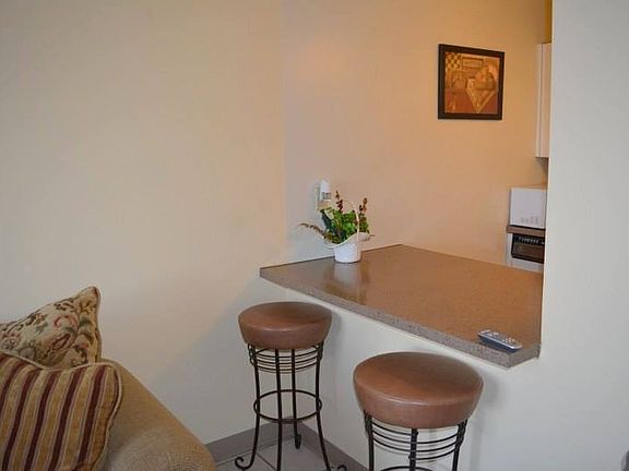 2nd image of 5621 Delmar Blvd APT 401