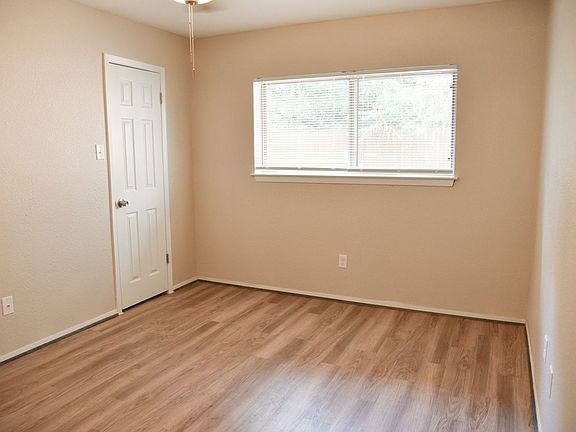 2nd image of 307 Amherst Cir