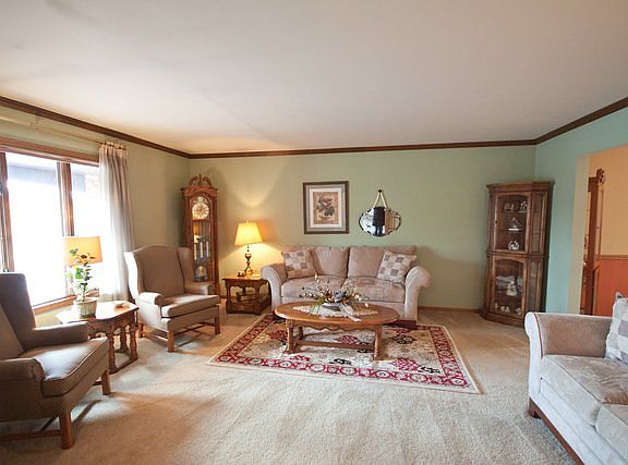 3rd image of 1615 Vollbrecht Ct