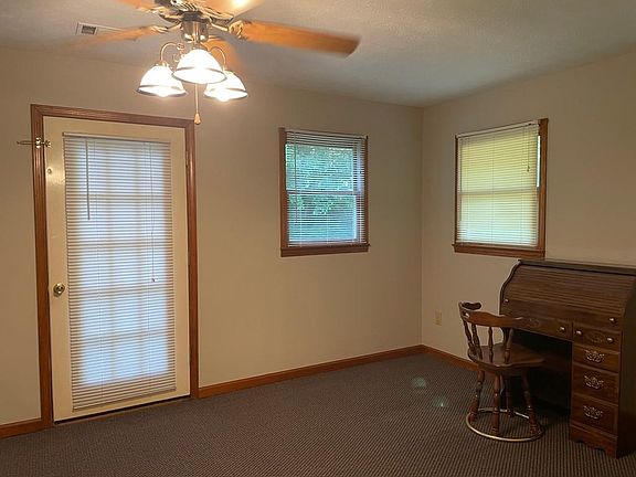 5th image of 74 Simmons Cir
