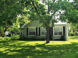 2105 North Dr, Taylor, TX 76574