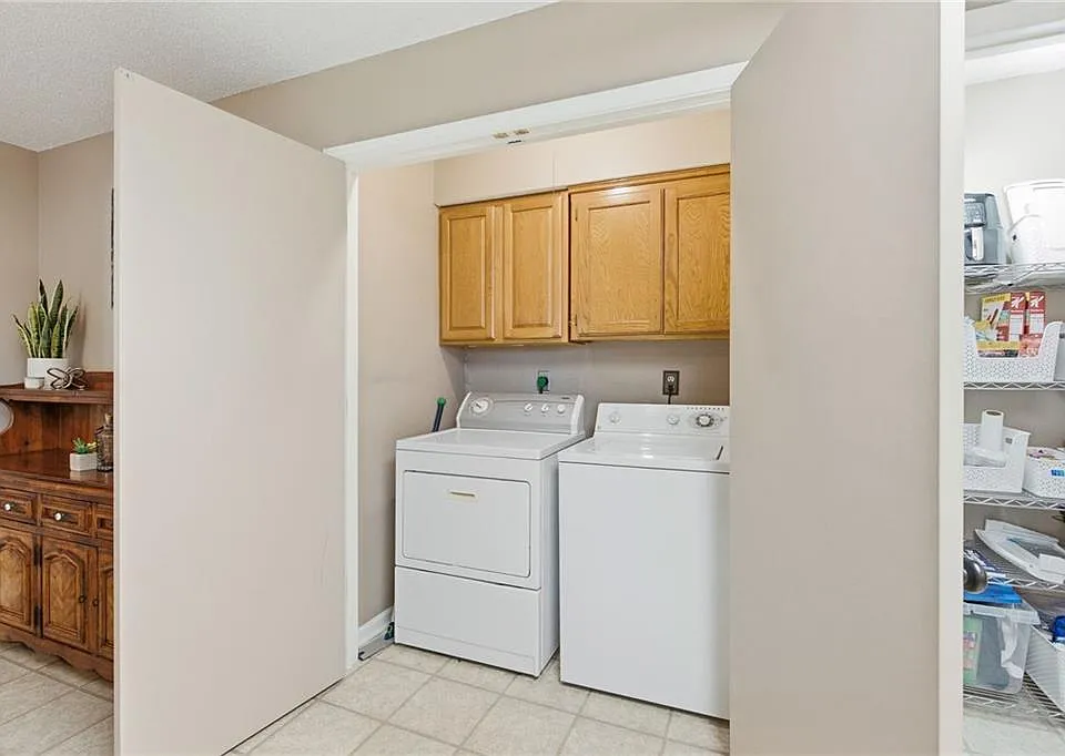 15015 Broadmoor St
