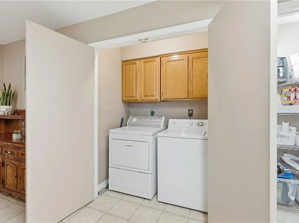 15015 Broadmoor St, Overland Park, KS 66223