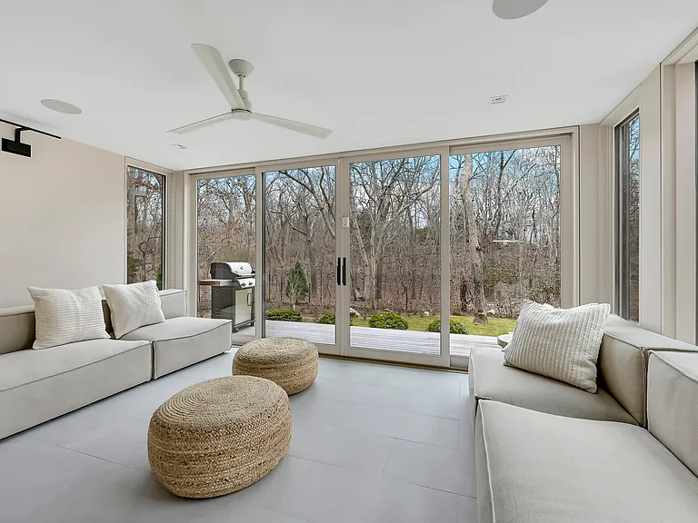 33 Hedges Banks Dr — Photo 8