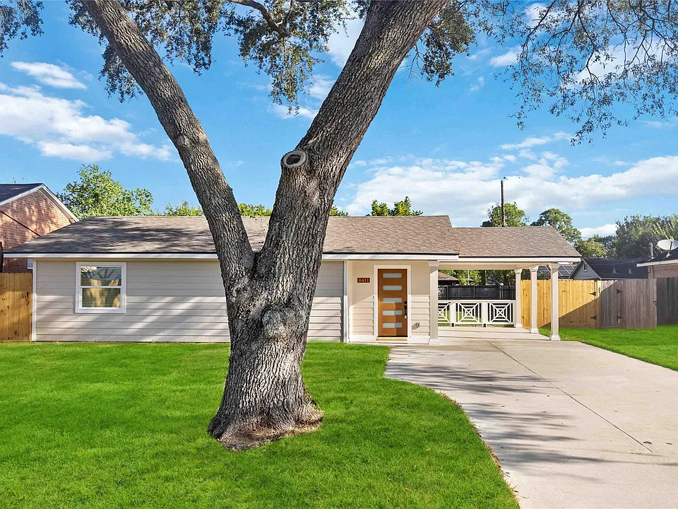 8411 Botany Ln