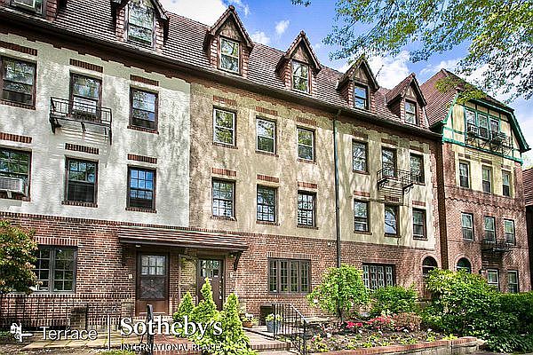 1st image of 208 Burns St #1