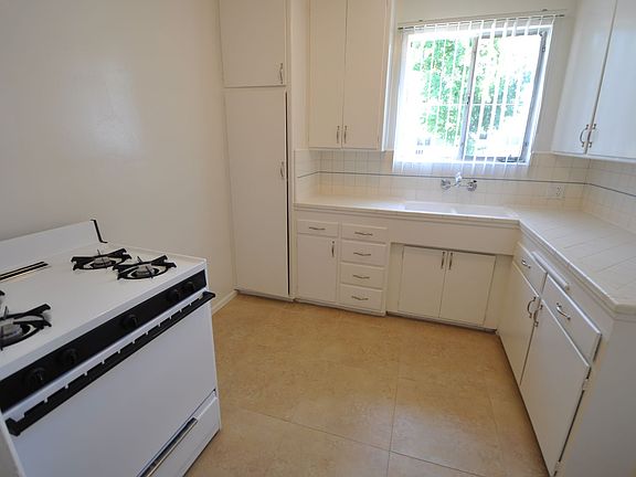 5th image of 5103 Cahuenga Blvd APT 8