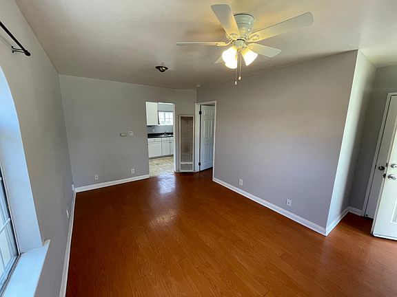 3rd image of 624-624 W Altadena Dr
