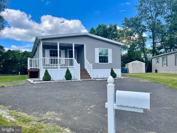 6024 Falmont Dr, Morrisville, PA 19067